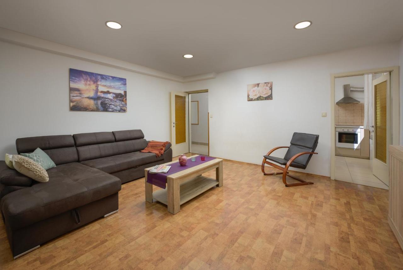 Apartment Tea Pula Bagian luar foto