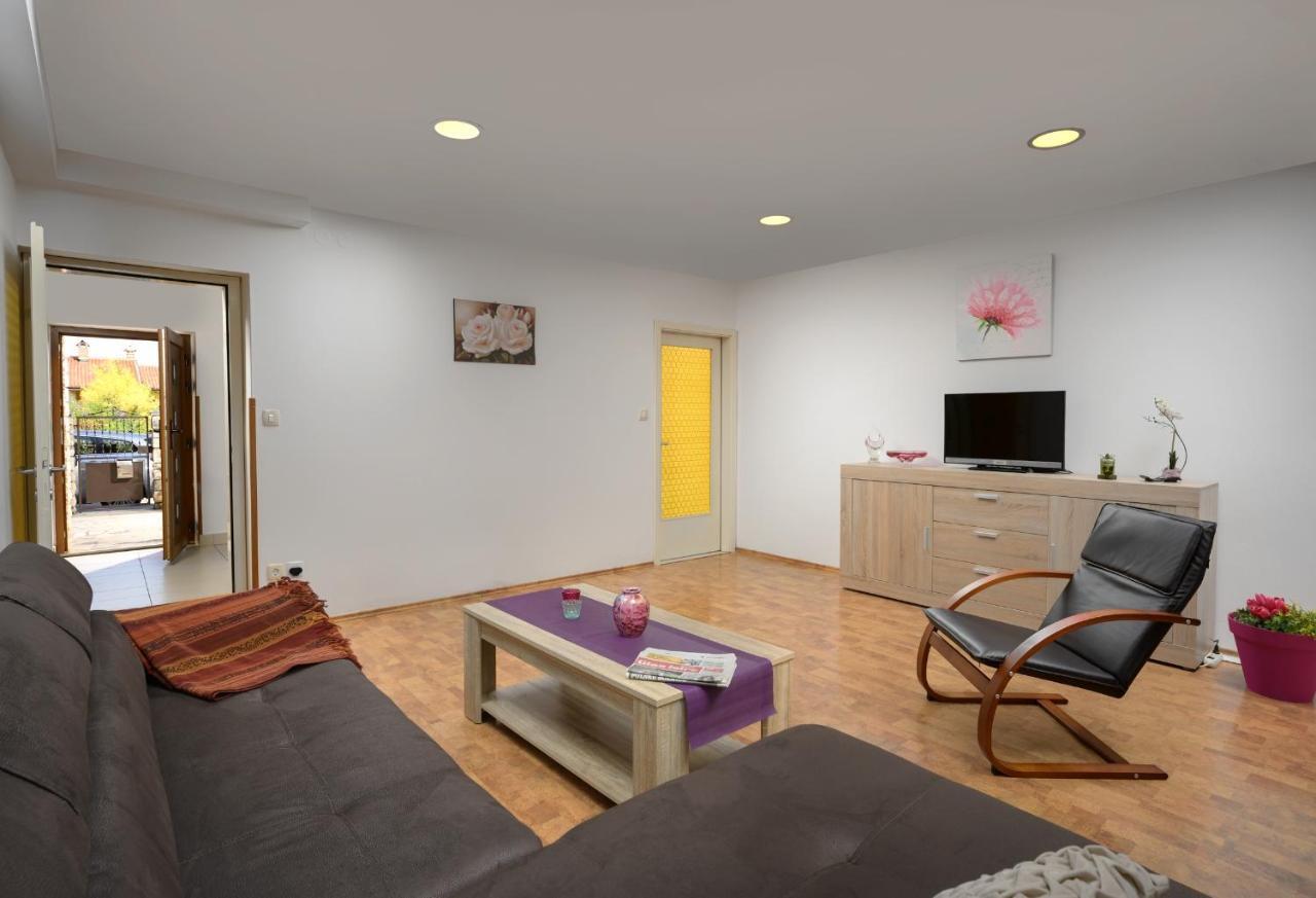 Apartment Tea Pula Bagian luar foto